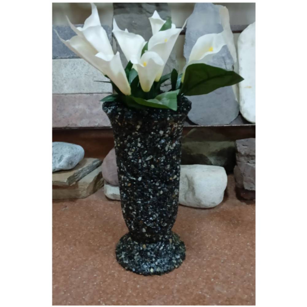Ваза -каменная - цвет  чёрный Н-38см.