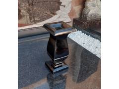 Ваза квадрат чёрная   Н-30 см.